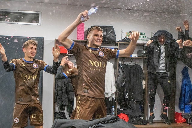 与其赛事成 与其赛事成